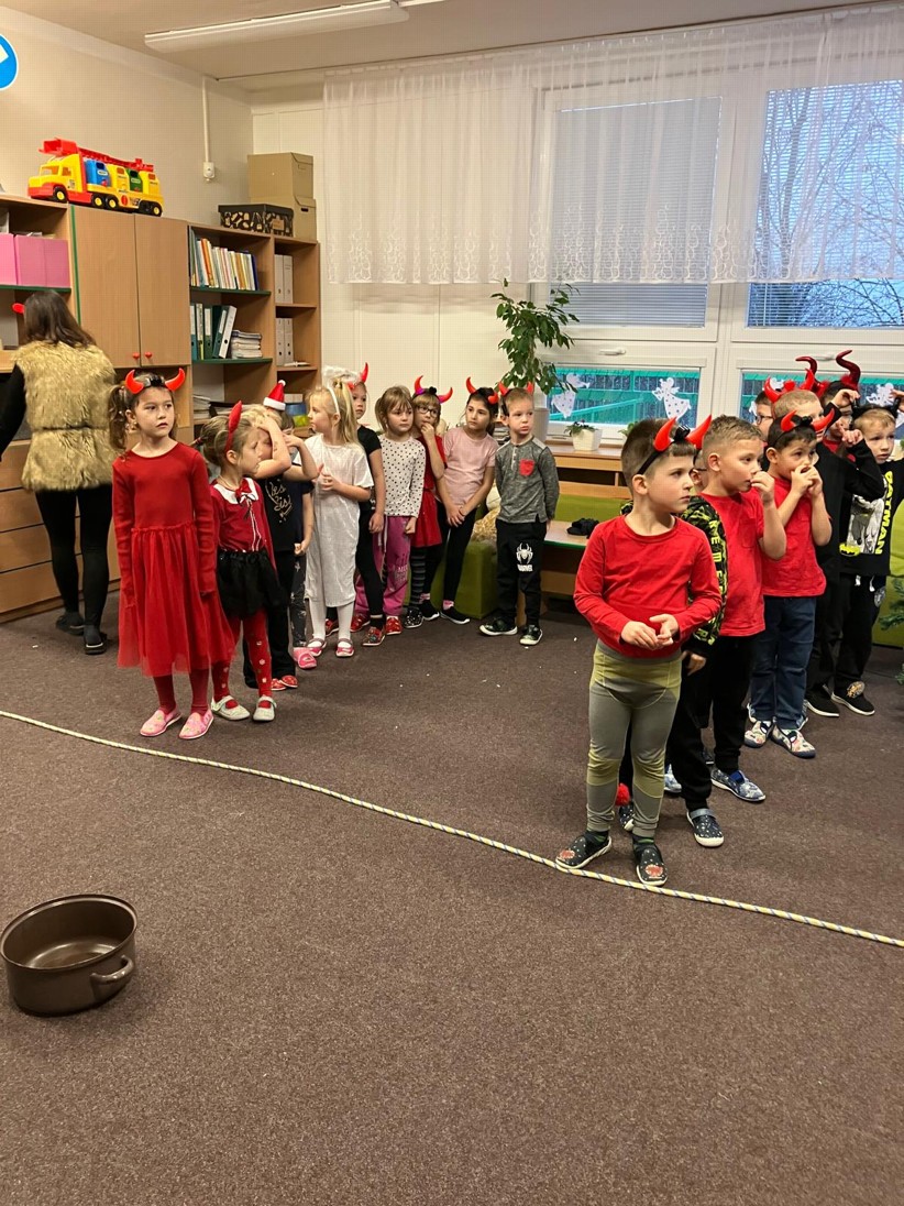 276e270c-f3f6-485b-bdb5-97aef4b52ce0