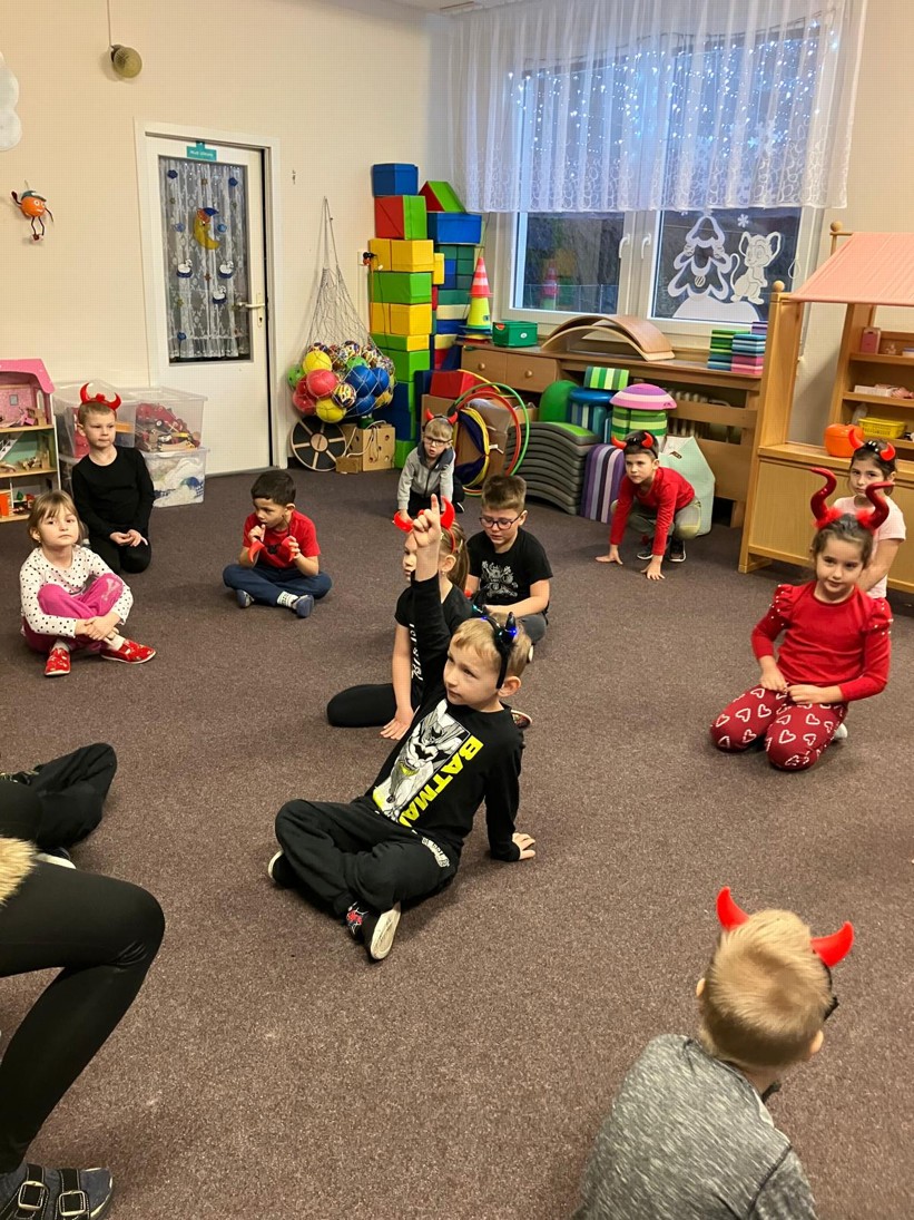 ff09cc19-7855-4c7c-8da9-9e3cb6b59604